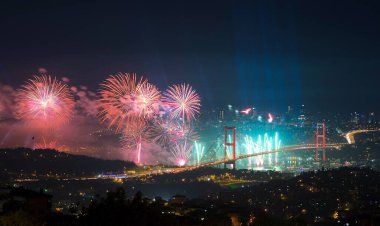 29 Ekim Cumhuriyet Günü (29 Ekim Cumhuriyet Bayrami) Havai fişekleri Kutlama Fotoğrafı, engelli Uskudar, İstanbul Türkiye