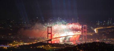 29 Ekim Cumhuriyet Günü (29 Ekim Cumhuriyet Bayrami) Havai fişekleri Kutlama Fotoğrafı, engelli Uskudar, İstanbul Türkiye