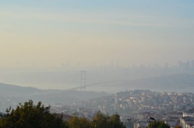 İstanbul 'un en güzel köprüsü, 15 Temmuz Şehitler Köprüsü, Marmara Denizi' nde sisli günler
