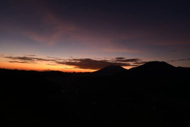 Endonezya, Bali 'deki Pinggan Hill' de muhteşem bir sabah manzarası..