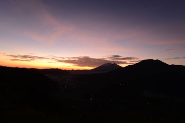 Endonezya, Bali 'deki Pinggan Hill' de muhteşem bir sabah manzarası..