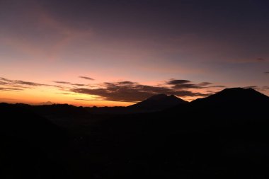 Endonezya, Bali 'deki Pinggan Hill' de muhteşem bir sabah manzarası..