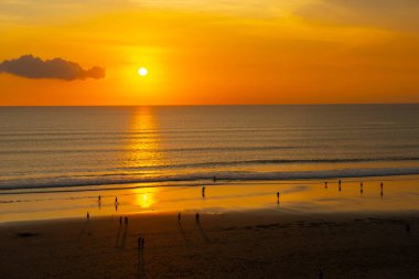 Kuta sahilinde gün batımı, kuta, bali, Endonezya, güneydoğu Asya.