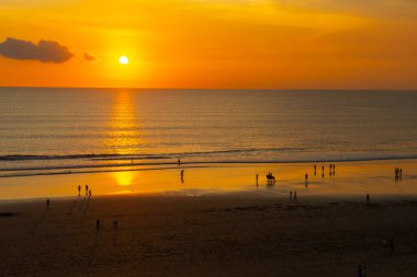 Kuta sahilinde gün batımı, kuta, bali, Endonezya, güneydoğu Asya.