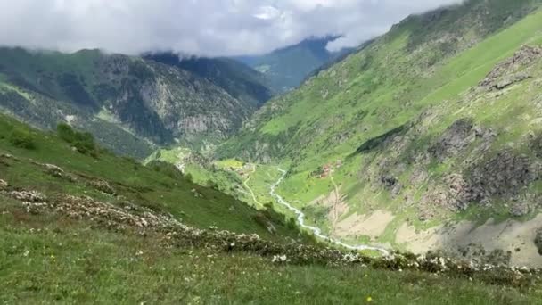カカル山脈 セミ高原の中で最も美しい山 — ストック動画