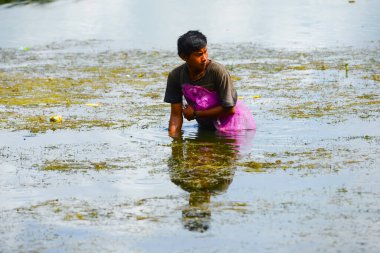 Batur Gölü, Kintamani, Bangli, Bali, Endonezya, gölde balık tutan balıkçılar