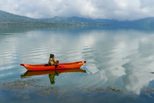 Jezioro Batur Kintamani Bangli Bali Indonezja Wędkarze Łowiący Jeziorze — Zdjęcie stockowe