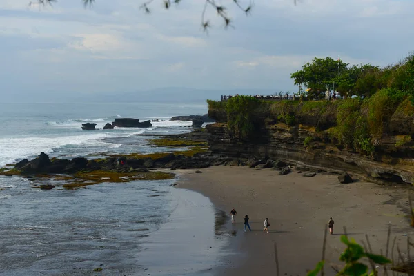 Hermosa Vista Panorámica Una Playa Tanah Lot Bali Con Templo —  Fotos de Stock