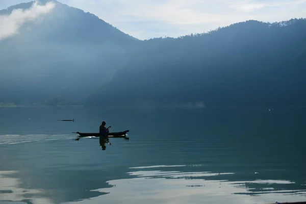 stock image Beautiful view of Lake Batur overlooking the calm and beautiful Mount Batur