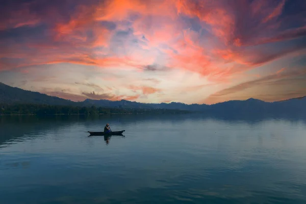 고요하고 아름다운 바투르 내려다 보이는 바투르 호수의 아름다운 — 스톡 사진