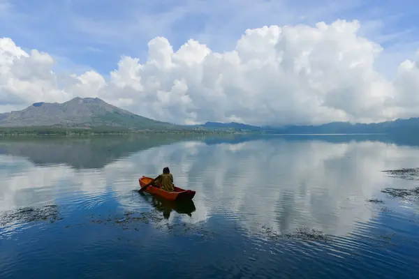 stock image Beautiful view of Lake Batur overlooking the calm and beautiful Mount Batur