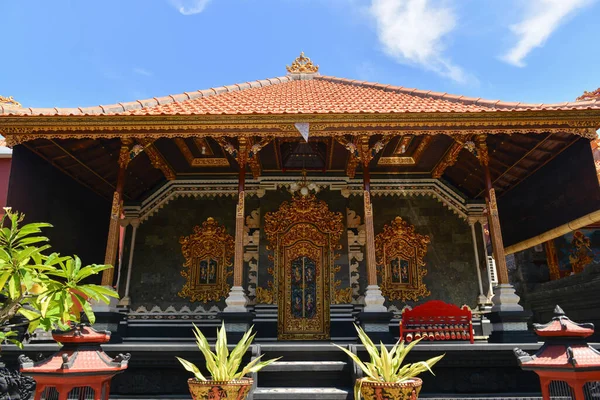 印度尼西亚的传统寺庙和街道 — 图库照片