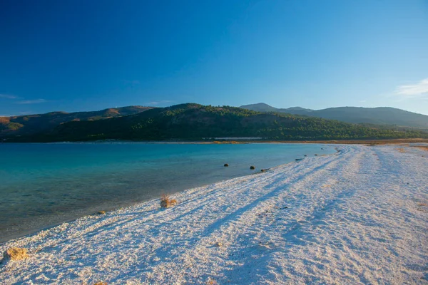 stock image Salda Lake is a turquoise crater lake. Jezero Crater on Mars and Salda Lake in Burdur have similar geographical features and are known as Turkey's Maldives.