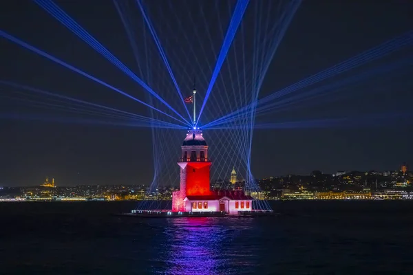 Istanbul Maiden Tower New Yeni Kulesi Con Espectáculo Colorido Luminoso —  Fotos de Stock
