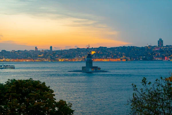 Istanbul Maiden Tower New Yeni Kulesi Avec Spectacle Coloré Lumineux — Photo