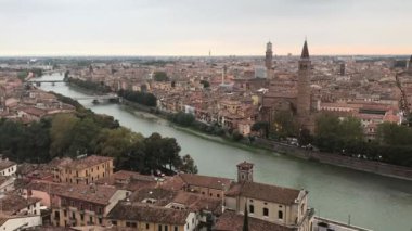 Verona, Veneto bölgesi, İtalya 'nın güzel günbatımı hava manzarası, hızlandırılmış video