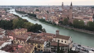 Verona, Veneto bölgesi, İtalya 'nın güzel günbatımı hava manzarası, hızlandırılmış video