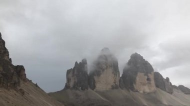 Tre Cime Ulusal Parkı ya da Dolomitlerdeki Üç Tepe, Alpler, İtalya
