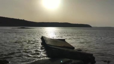 Akcakese Köyü, Iile ve Agva arasında yer alır. İstanbul 'a yaklaşık 60 km, il merkezine 17 km uzaklıktadır. uzaklık.