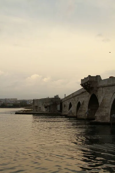 Ζωή Στο Ηλιοβασίλεμα Στη Γέφυρα Mimar Sinan — Φωτογραφία Αρχείου