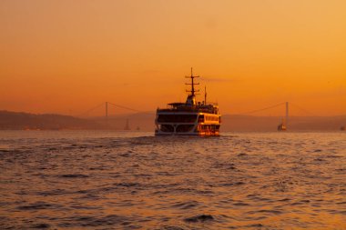 İstanbul 'daki eski ve estetik taşıma araçları ve İstanbul' un güzel manzarası.