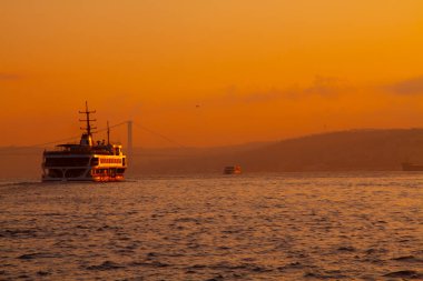 İstanbul 'daki eski ve estetik taşıma araçları ve İstanbul' un güzel manzarası.