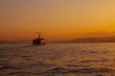 İstanbul 'daki eski ve estetik taşıma araçları ve İstanbul' un güzel manzarası.