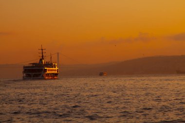 İstanbul 'daki eski ve estetik taşıma araçları ve İstanbul' un güzel manzarası.