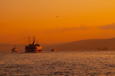 İstanbul 'daki eski ve estetik taşıma araçları ve İstanbul' un güzel manzarası.