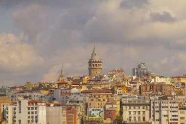 İstanbul 'daki eski ve estetik taşıma araçları ve İstanbul' un güzel manzarası.