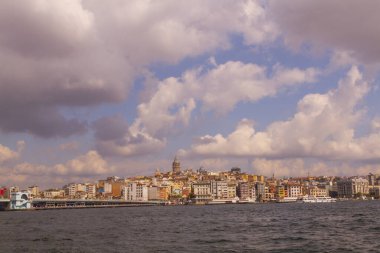 İstanbul 'daki eski ve estetik taşıma araçları ve İstanbul' un güzel manzarası.