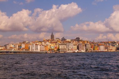 İstanbul 'daki eski ve estetik taşıma araçları ve İstanbul' un güzel manzarası.