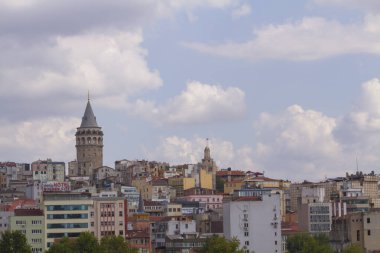 İstanbul 'daki eski ve estetik taşıma araçları ve İstanbul' un güzel manzarası.