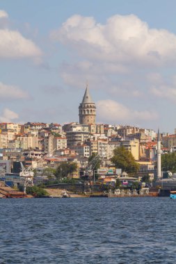 İstanbul 'daki eski ve estetik taşıma araçları ve İstanbul' un güzel manzarası.