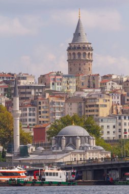 İstanbul 'daki eski ve estetik taşıma araçları ve İstanbul' un güzel manzarası.