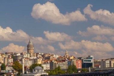 İstanbul 'daki eski ve estetik taşıma araçları ve İstanbul' un güzel manzarası.