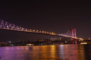 Boğazın kıyısındaki Beylerbeyi Sarayı - İstanbul, Türkiye