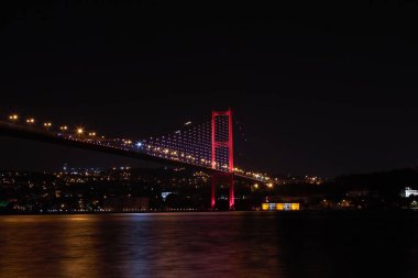Boğazın kıyısındaki Beylerbeyi Sarayı - İstanbul, Türkiye