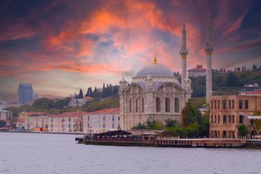 Tarihi Ortakoy Camii ve Bölgesi
