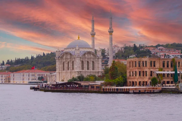 Tarihi Ortakoy Camii ve Bölgesi