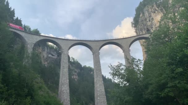 Local Train Rhaetian Railway Coming Out Tunnel Cliff Crossing Famous — Vídeo de stock