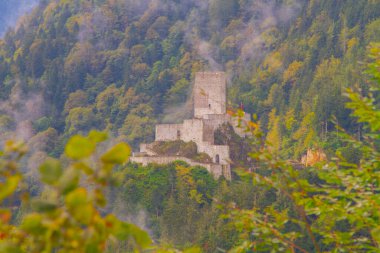 Rize, Türkiye 'deki Zilkale Şatosu. Firtina Vadisi 'ndeki ortaçağ kalesi. (Zil Kale veya Zil Kalesi).
