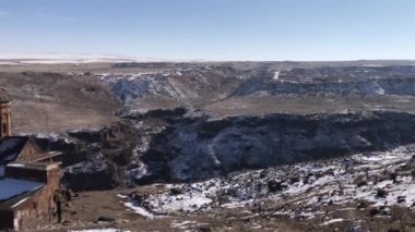 Kars, Türkiye 'deki Ani Harabeleri. Tarihi eski şehir. Ani tarihi İpek Yolu 'nda yer almaktadır. 1996 yılında UNESCO Dünya Kültür Mirasları Listesine eklendi..
