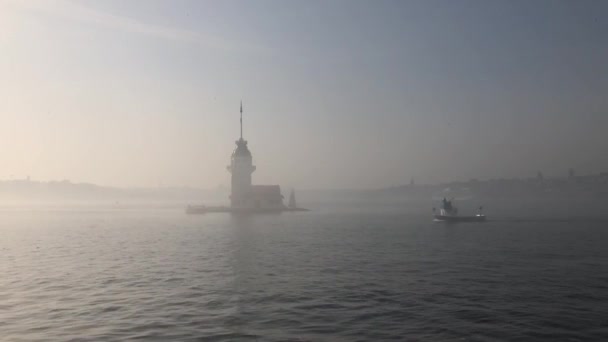 Девичья Башня Стамбул Туманный День — стоковое видео