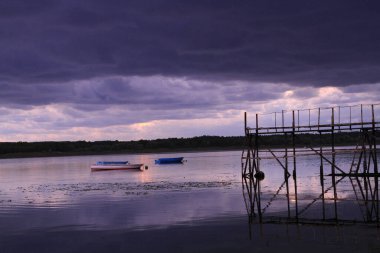 Terkos gölünün üzerinde renkli gün batımı