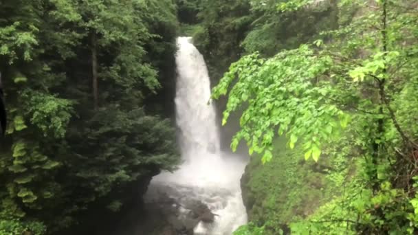 Водопад Паловит Камлигемсине — стоковое видео