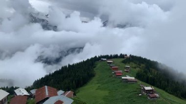 Pokut Platosu Rize Camlihemsin, Pokut Platosu Karadeniz ve Türkiye. Rize, Türkiye.