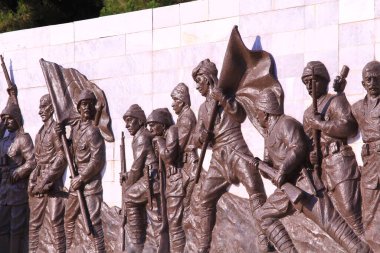 Birinci Dünya Savaşı sırasında Çanakkale ve deniz muharebelerinin yapıldığı Gelibolu Yarımadası. Şehitler Anıtı ve Anzak Koyu.