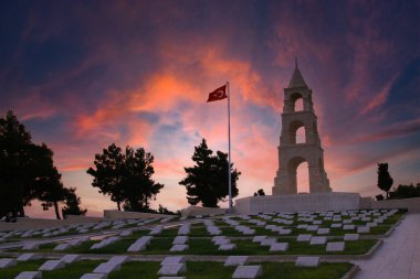 Birinci Dünya Savaşı sırasında Çanakkale ve deniz muharebelerinin yapıldığı Gelibolu Yarımadası. Şehitler Anıtı ve Anzak Koyu.