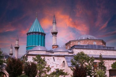 Mevlana Müzesi ve Mevlana Meydanı manzarası, Konya Türkiye alacakaranlıkta